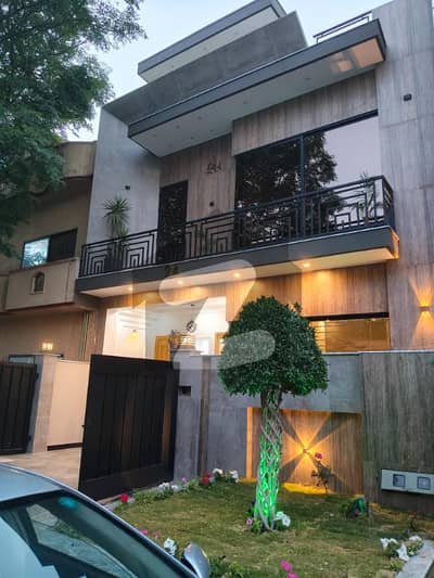 جی ۔ 13 اسلام آباد میں 4 کمروں کا 4 مرلہ مکان 4.5 کروڑ میں برائے فروخت۔