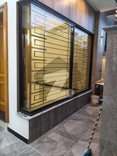 جی ۔ 13 اسلام آباد میں 4 کمروں کا 4 مرلہ مکان 4.5 کروڑ میں برائے فروخت۔