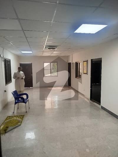 1800 sq ft office available for rent VIP location of Sindhi Muslim society a block