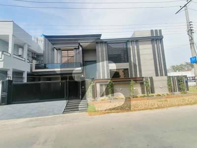 آئی ای پی انجنیئرز ٹاؤن ۔ بلاک سی 3 آئی ای پی انجنیئرز ٹاؤن ۔ سیکٹر اے,آئی ای پی انجینئرز ٹاؤن,لاہور میں 6 کمروں کا 1 کنال مکان 6.5 کروڑ میں برائے فروخت۔