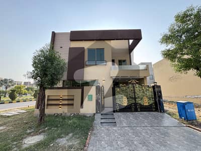 6.7 Marla Corner Facing Park House