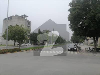 واپڈا سٹی فیصل آباد میں 10 مرلہ رہائشی پلاٹ 1.22 کروڑ میں برائے فروخت۔