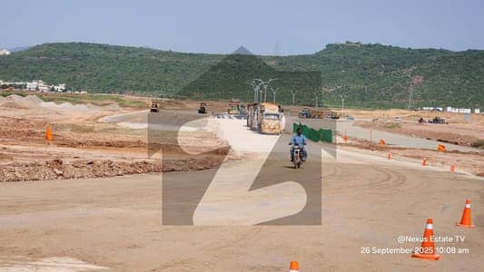 مارگلہ انکلیو مارگلہ ایونیو,اسلام آباد میں 1 کنال رہائشی پلاٹ 6.5 کروڑ میں برائے فروخت۔