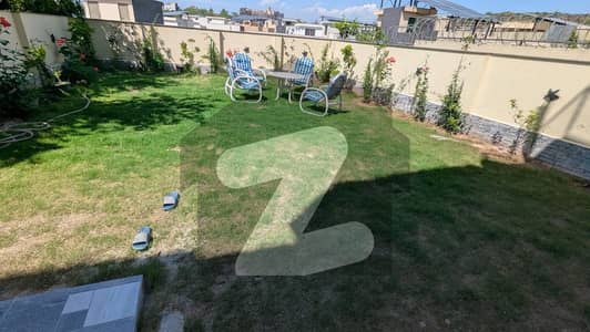 بحریہ ٹاؤن فیز 8 بحریہ ٹاؤن راولپنڈی,راولپنڈی میں 5 کمروں کا 10 مرلہ مکان 4.8 کروڑ میں برائے فروخت۔