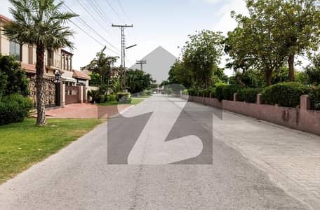 ڈی ایچ اے فیز 4 ۔ بلاک کے کے ڈی ایچ اے فیز 4,ڈیفنس (ڈی ایچ اے),لاہور میں 1 کنال رہائشی پلاٹ 5.55 کروڑ میں برائے فروخت۔