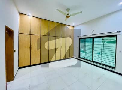 3 Bed 3 Bath Upper Portion with Gas near to Main Road (0335-5779339)