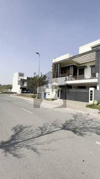 بحریہ ٹاؤن فیز 8 ۔ بلاک پی بحریہ ٹاؤن فیز 8,بحریہ ٹاؤن راولپنڈی,راولپنڈی میں 1 کنال رہائشی پلاٹ 1.2 کروڑ میں برائے فروخت۔