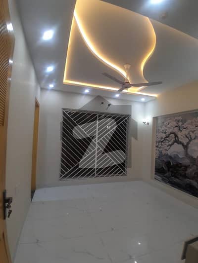 ڈی ایچ اے 11 رہبر لاہور میں 3 کمروں کا 5 مرلہ مکان 1.1 لاکھ میں کرایہ پر دستیاب ہے۔