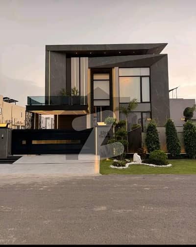 بحریہ ٹاؤن ۔ سیکٹر ایف بحریہ ٹاؤن,لاہور میں 5 کمروں کا 10 مرلہ مکان 4.3 کروڑ میں برائے فروخت۔