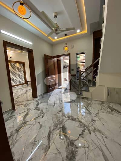 جی ۔ 13 اسلام آباد میں 4 کمروں کا 4 مرلہ مکان 1.2 لاکھ میں کرایہ پر دستیاب ہے۔