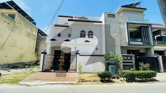 ریحان گارڈن فیز 2 ریحان گارڈن,لاہور میں 4 کمروں کا 5 مرلہ مکان 1.6 کروڑ میں برائے فروخت۔