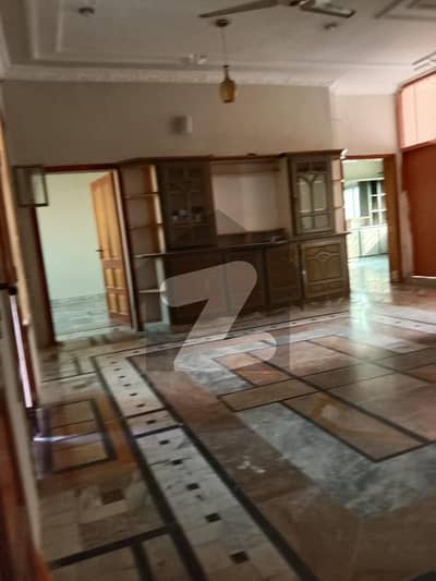 حیات آباد فیز 6 حیات آباد,پشاور میں 4 کمروں کا 1 کنال بالائی پورشن 80.0 ہزار میں کرایہ پر دستیاب ہے۔