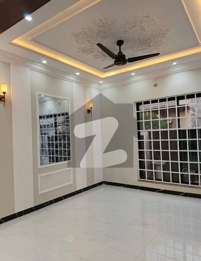 کینال گارڈنز - بلاک اے اے کینال گارڈن,لاہور میں 5 کمروں کا 5 مرلہ مکان 2.4 کروڑ میں برائے فروخت۔