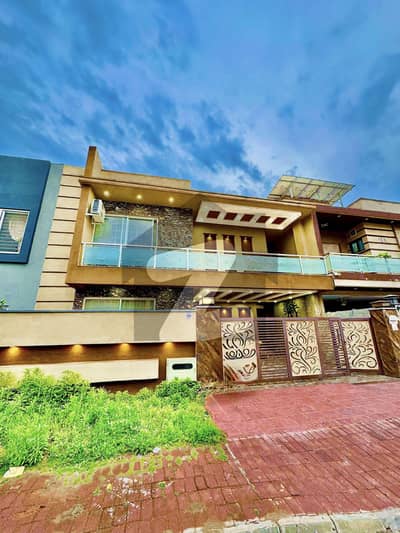 بحریہ گرینز۔ اوورسیز انکلیو بحریہ ٹاؤن فیز 8,بحریہ ٹاؤن راولپنڈی,راولپنڈی میں 5 کمروں کا 10 مرلہ مکان 5.4 کروڑ میں برائے فروخت۔