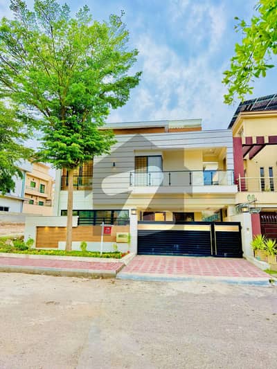 10 Marla Solid Construction House Avilable For Sale