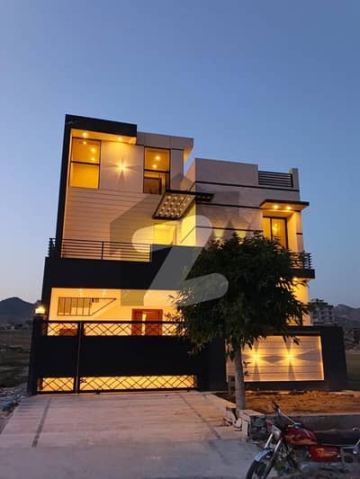 بی ۔ 17 اسلام آباد میں 5 کمروں کا 8 مرلہ مکان 3.5 کروڑ میں برائے فروخت۔