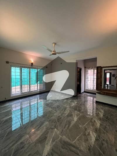 Sector A 10 Marla House For Rent