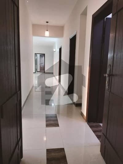 12 MARLA 4 BEDROOM APARTMENT AVAILABLE FOR RENT
