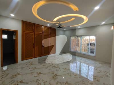 ای ۔ 7 اسلام آباد میں 5 کمروں کا 2 کنال مکان 42.0 لاکھ میں کرایہ پر دستیاب ہے۔