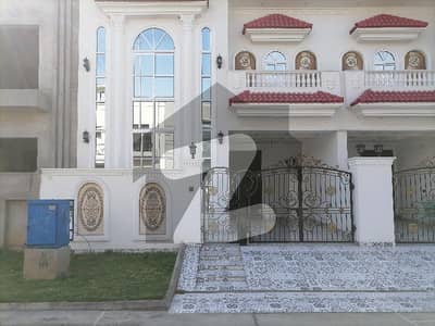 گرین سٹی لاہور میں 3 کمروں کا 5 مرلہ مکان 2.82 کروڑ میں برائے فروخت۔