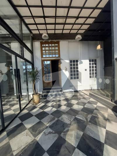 گلبرگ لاہور میں 10 مرلہ Studio دکان 22.0 لاکھ میں کرایہ پر دستیاب ہے۔