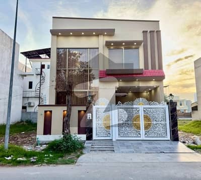 Aesthetic Prime Location House Of 5 Marla For sale Is Available