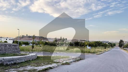 Prime Location Plot For Sale Near to Park