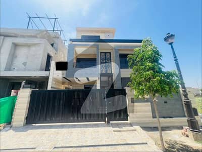 لیک سٹی رائیونڈ روڈ,لاہور میں 6 کمروں کا 10 مرلہ مکان 6.2 کروڑ میں برائے فروخت۔