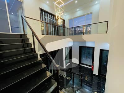 ڈی ایچ اے فیز 7 ڈیفنس (ڈی ایچ اے),لاہور میں 5 کمروں کا 1 کنال مکان 4.0 لاکھ میں کرایہ پر دستیاب ہے۔