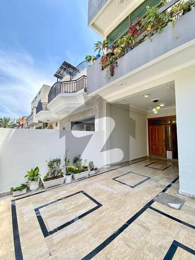 ایف ۔ 11 اسلام آباد میں 6 کمروں کا 18 مرلہ مکان 5.0 لاکھ میں کرایہ پر دستیاب ہے۔