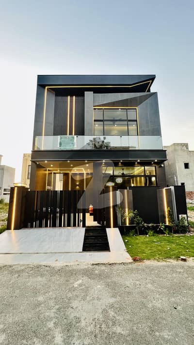 ڈی ایچ اے فیز 6 ڈیفنس (ڈی ایچ اے),لاہور میں 3 کمروں کا 5 مرلہ مکان 2.7 کروڑ میں برائے فروخت۔