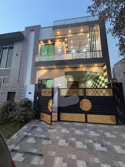 ڈی سی کالونی - ساون بلاک ڈی سی کالونی,گوجرانوالہ میں 3 کمروں کا 5 مرلہ مکان 2.25 کروڑ میں برائے فروخت۔