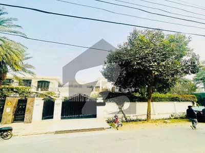 ڈی ایچ اے فیز 1 ڈیفنس (ڈی ایچ اے),لاہور میں 5 کمروں کا 2 کنال مکان 3.9 لاکھ میں کرایہ پر دستیاب ہے۔