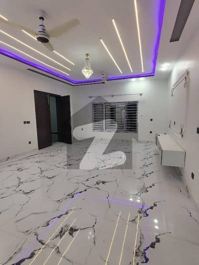 ایم پی سی ایچ ایس ۔ ملٹی گارڈنز بی ۔ 17,اسلام آباد میں 5 کمروں کا 1 کنال بالائی پورشن 1.15 لاکھ میں کرایہ پر دستیاب ہے۔