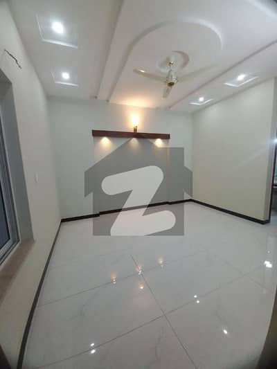 جی ۔ 13/3 جی ۔ 13,اسلام آباد میں 3 کمروں کا 10 مرلہ مکان 9.0 کروڑ میں برائے فروخت۔