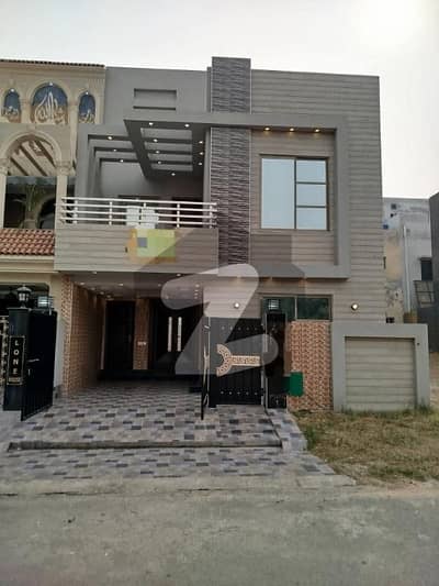 بحریہ ٹاؤن ٹیولپ بلاک بحریہ ٹاؤن سیکٹر سی,بحریہ ٹاؤن,لاہور میں 3 کمروں کا 5 مرلہ مکان 1.9 کروڑ میں برائے فروخت۔