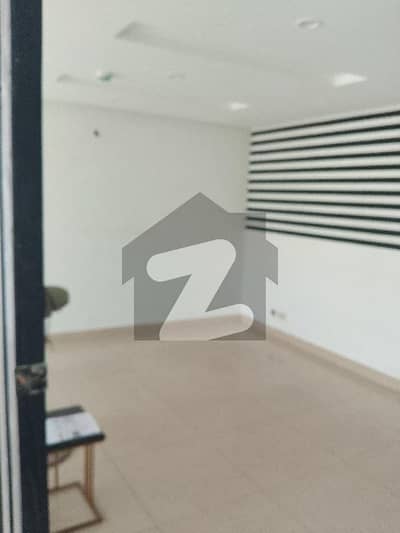 ڈی ایچ اے فیز 8 ڈیفنس (ڈی ایچ اے),لاہور میں 4 مرلہ Studio عمارت 85.0 ہزار میں کرایہ پر دستیاب ہے۔