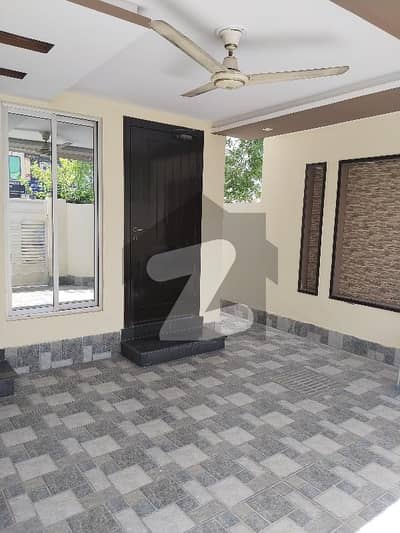 7 Marla house for rent in Bahria Town Lahore