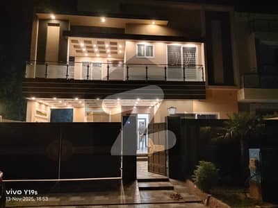 5bad room 2 kitchen 6 washroom tv lounge car parking