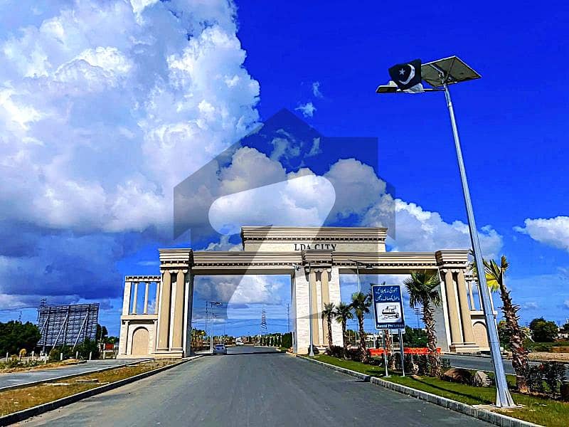Exclusive 1 Kanal Plot Facing Park also linked with Pine Avenue Road | Immediate Possession LDA City Exclusive 1 Kanal Plot Facing Park also linked with Pine Avenue Road | Immediate Possession LDA City