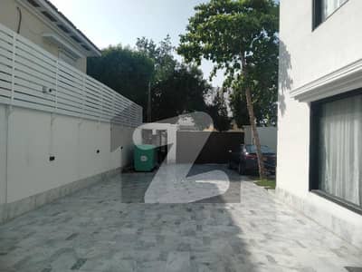 ڈی ایچ اے فیز 6 ڈی ایچ اے ڈیفینس,کراچی میں 6 کمروں کا 2 کنال مکان 32.5 کروڑ میں برائے فروخت۔