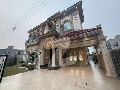 1 KANAL BRAND NEW FULLY MODERN DESIGNER HOUSE FOR SALE NEAR TO PARK