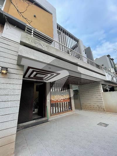 بحریہ ٹاؤن سیکٹر سی بحریہ ٹاؤن,لاہور میں 5 کمروں کا 10 مرلہ مکان 1.3 لاکھ میں کرایہ پر دستیاب ہے۔