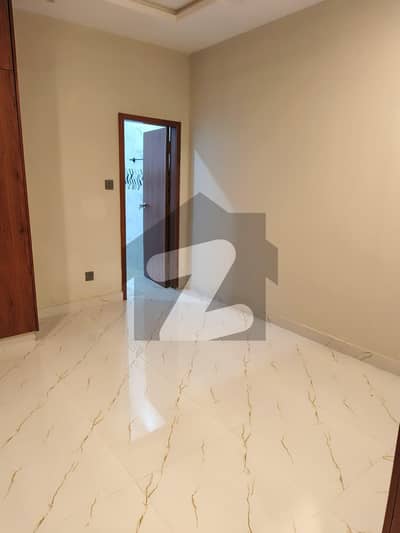 پشاور روڈ راولپنڈی میں 2 مرلہ Studio فلیٹ 22.44 لاکھ میں برائے فروخت۔