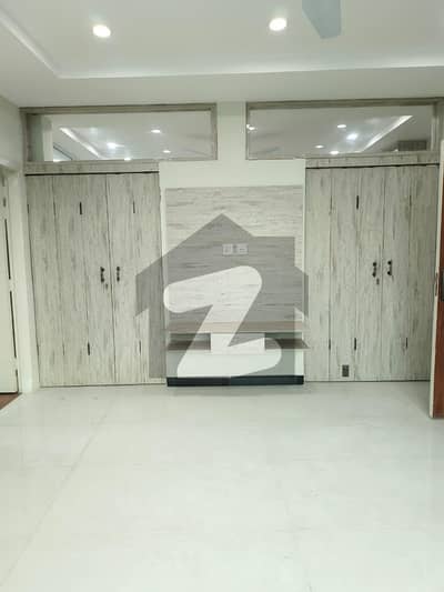 Prime Location Flat Of 650 Square Feet Available In Peshawar Road