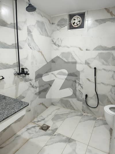 Prime Location 920 Square Feet Flat For Grabs In Peshawar Road
