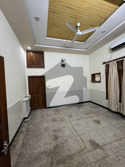 Hayatabad phase 4 sector n3 20 Marla house available for rent