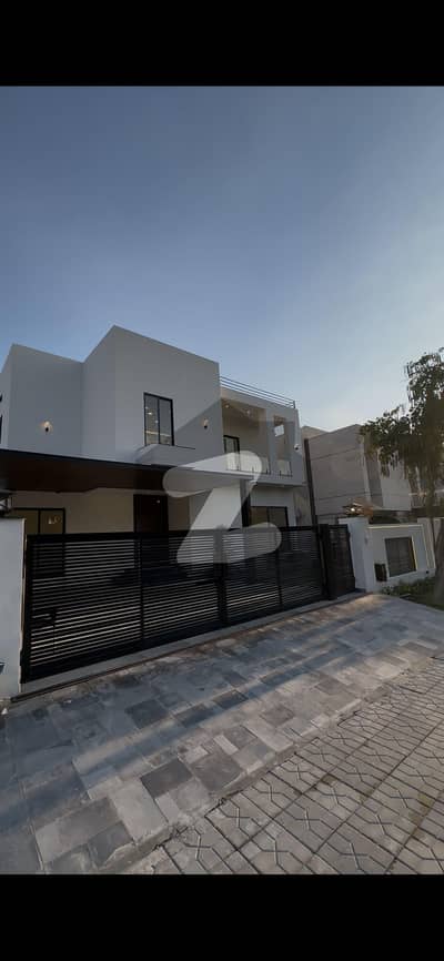 ڈی ایچ اے ڈیفینس فیز 2 ڈی ایچ اے ڈیفینس,اسلام آباد میں 5 کمروں کا 1 کنال مکان 13.85 کروڑ میں برائے فروخت۔