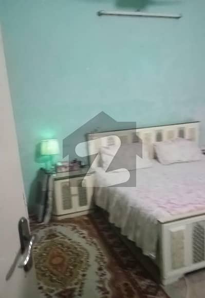 گلبرگ 3 - بلاک اے2 گلبرگ 3,گلبرگ,لاہور میں 3 کمروں کا 12 مرلہ بالائی پورشن 1.2 لاکھ میں کرایہ پر دستیاب ہے۔