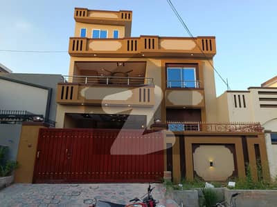 Prime Location House Of 10 Marla Is Available In Contemporary Neighborhood Of Gulshan Abad